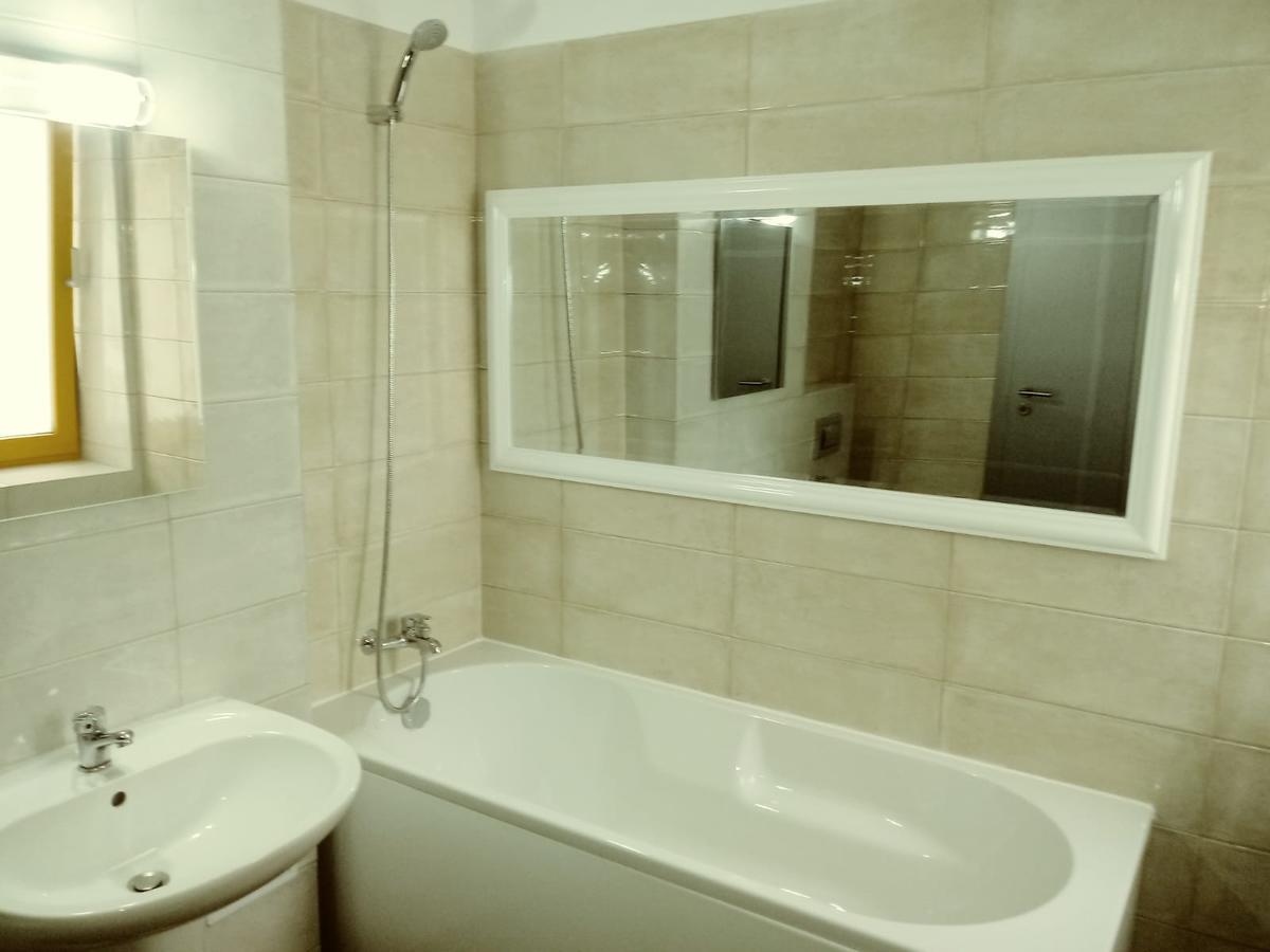 Downtown "Rendez-Vous" Luxury Apartment Bacău Exterior photo