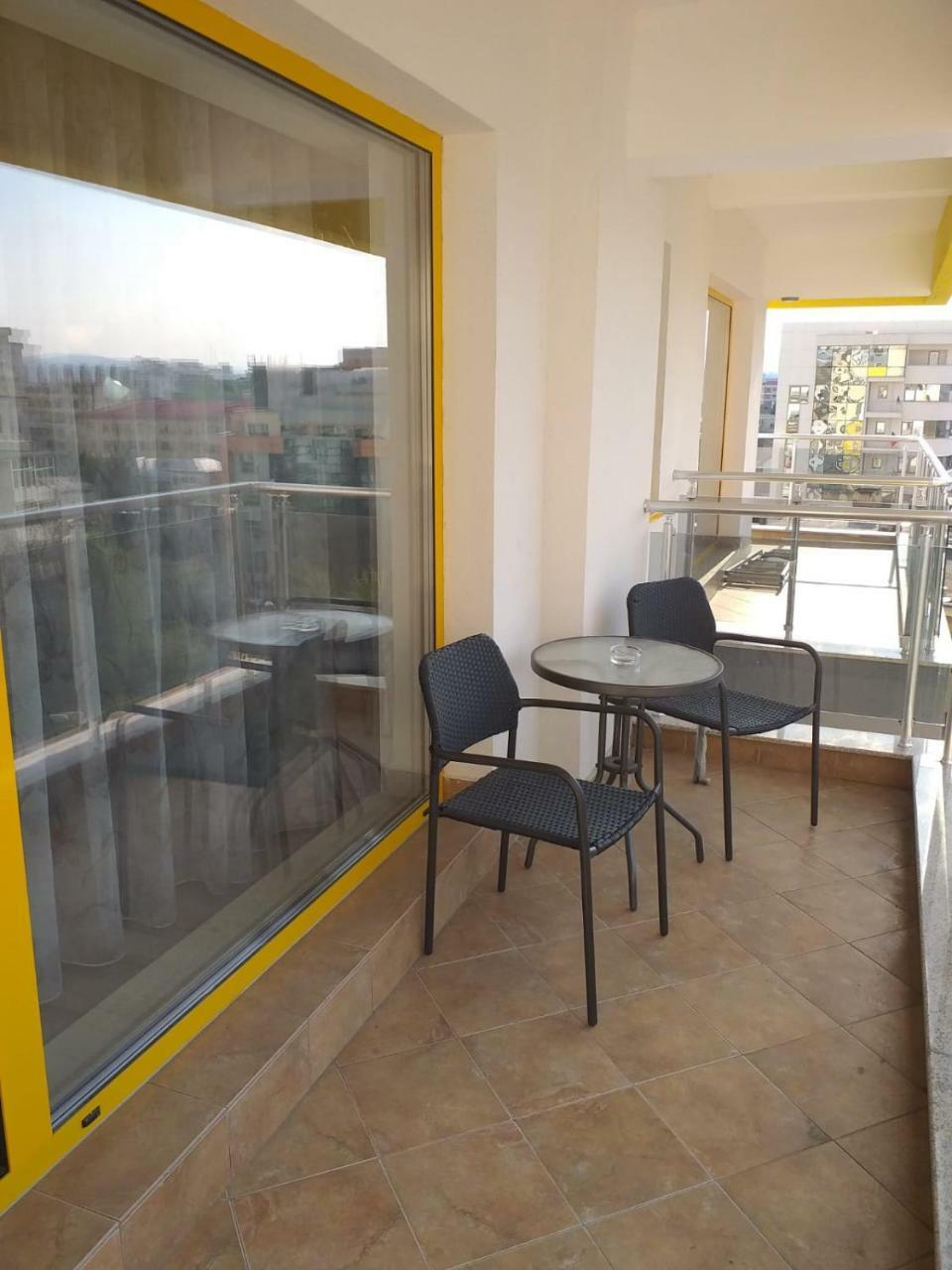 Downtown "Rendez-Vous" Luxury Apartment Bacău Exterior photo