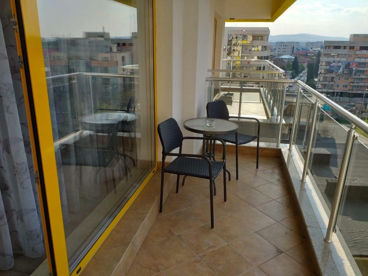 Downtown "Rendez-Vous" Luxury Apartment Bacău Exterior photo