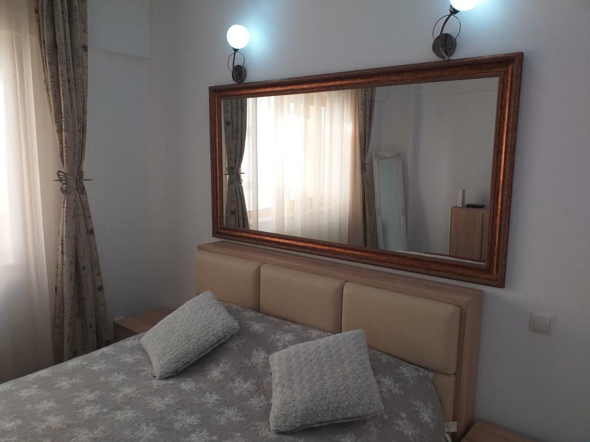 Downtown "Rendez-Vous" Luxury Apartment Bacău Exterior photo