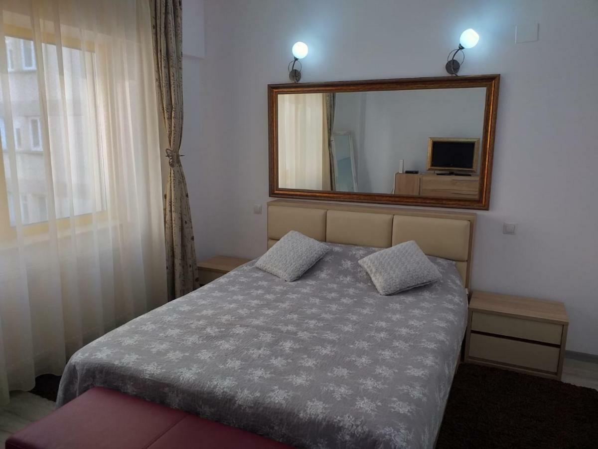 Downtown "Rendez-Vous" Luxury Apartment Bacău Exterior photo