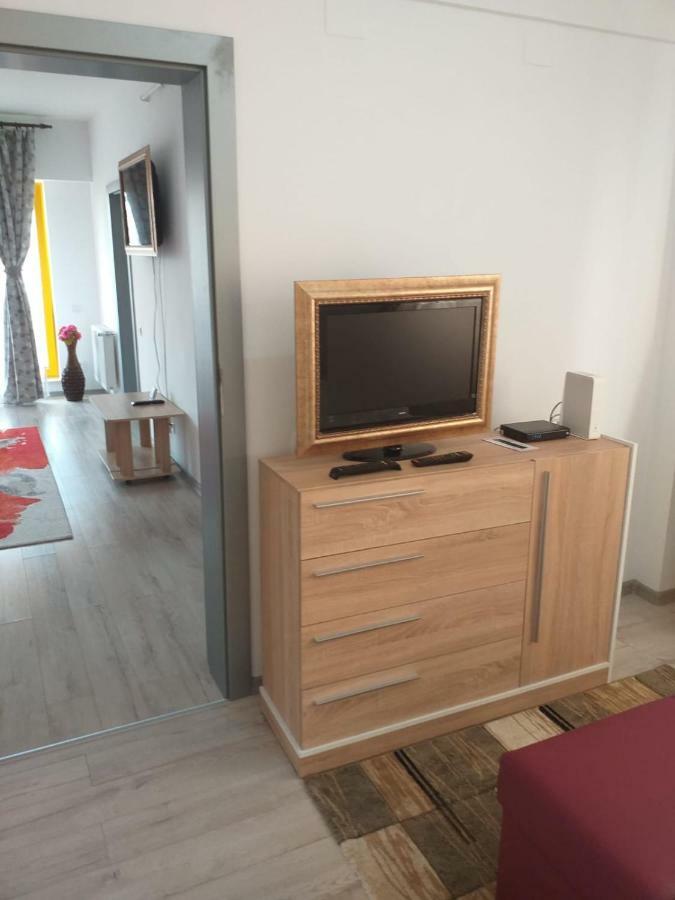 Downtown "Rendez-Vous" Luxury Apartment Bacău Exterior photo