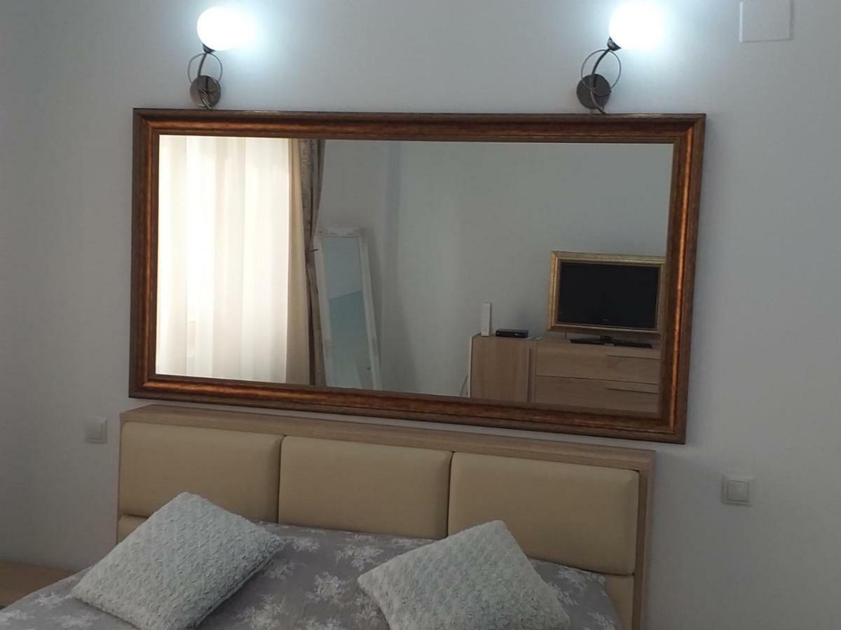 Downtown "Rendez-Vous" Luxury Apartment Bacău Exterior photo